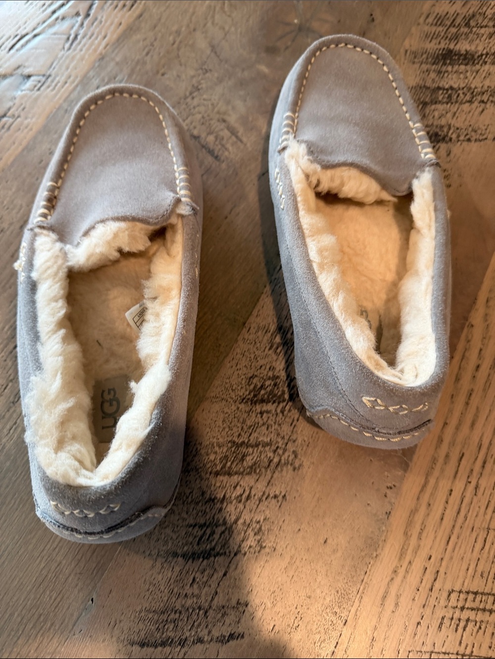 UGG women Grey Suede Cozy-Lined Moccasin Slippers - Picture 8 of 8